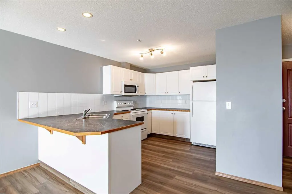 260 Duston Street, #220