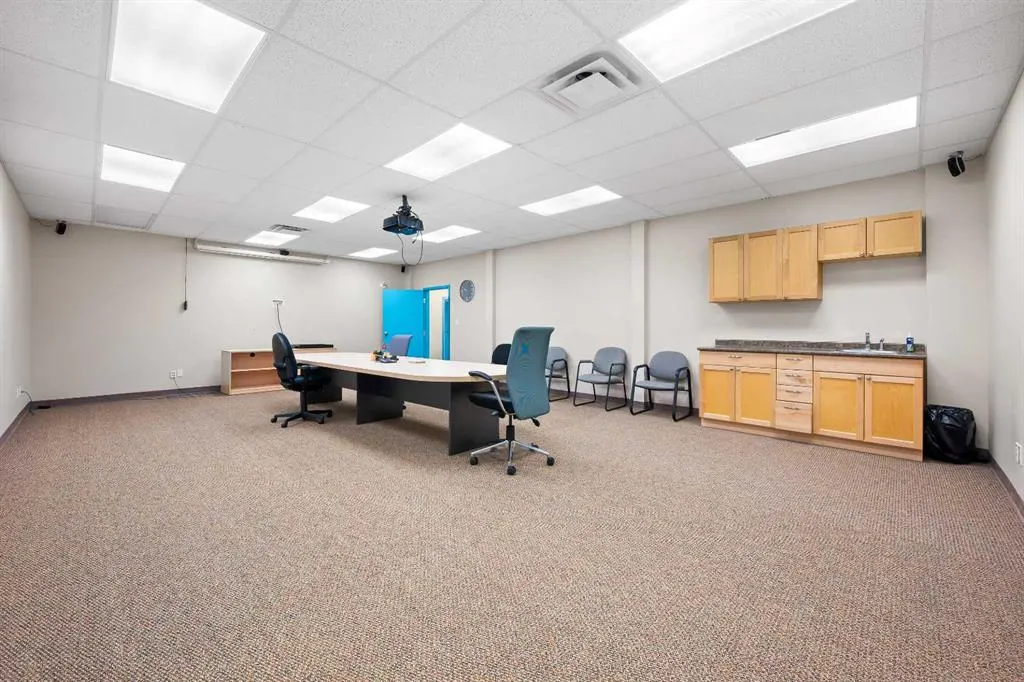 501077 RR13 Airport Road