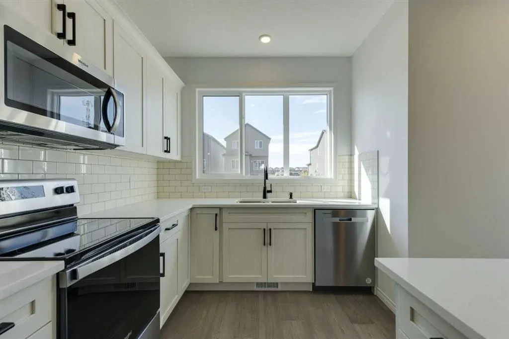 80 Homestead View NE