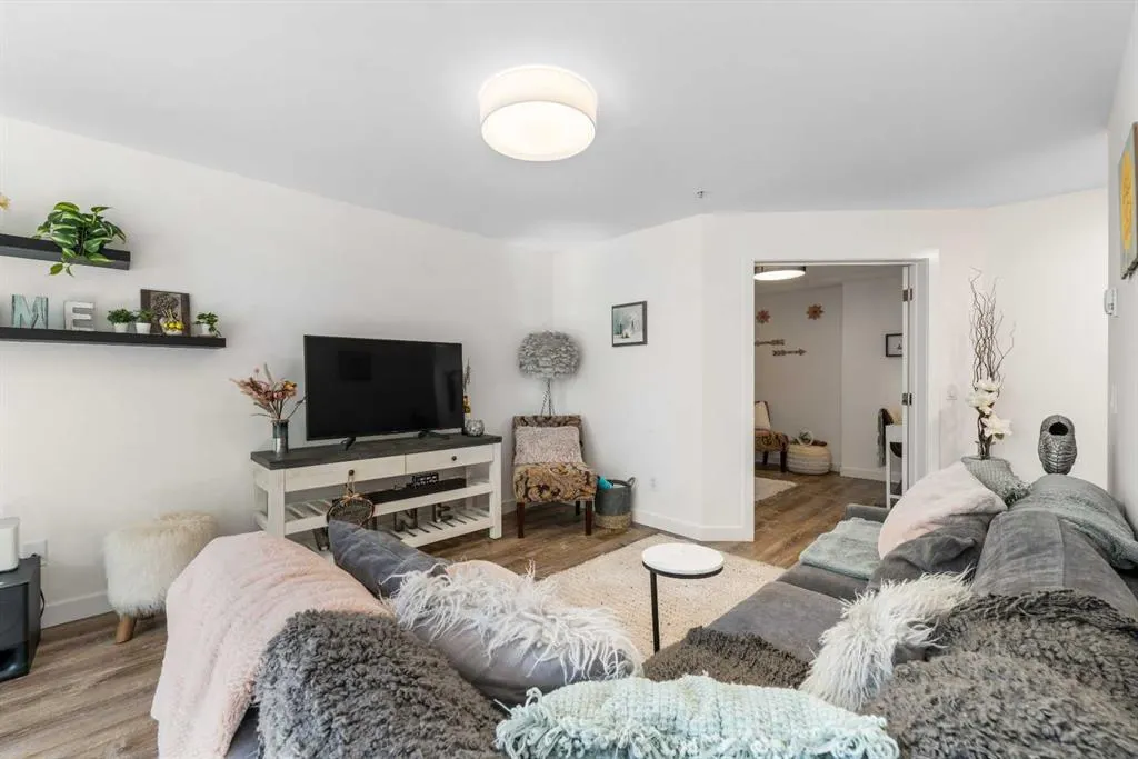 2212 34 Avenue SW, #1