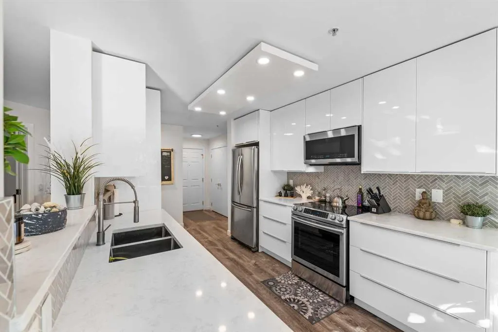 2212 34 Avenue SW, #1
