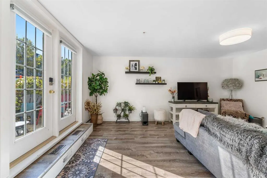 2212 34 Avenue SW, #1