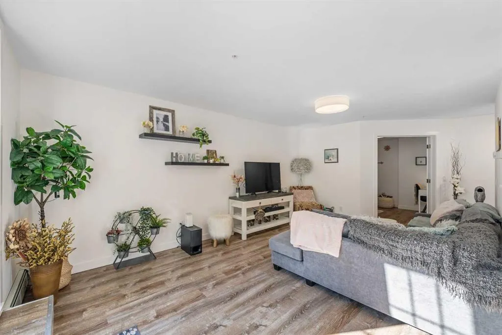 2212 34 Avenue SW, #1