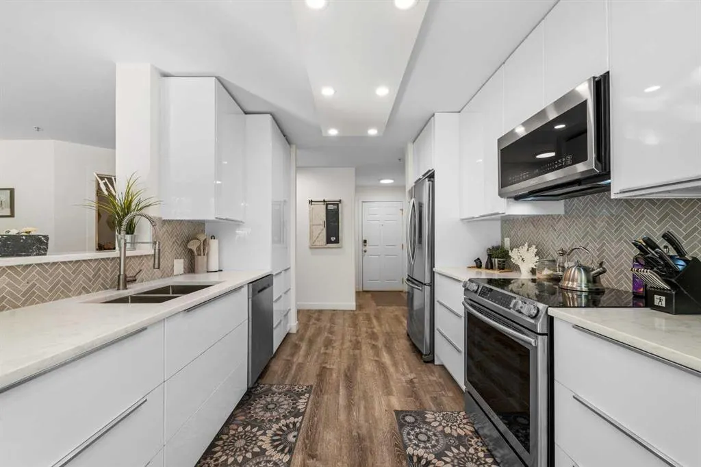 2212 34 Avenue SW, #1
