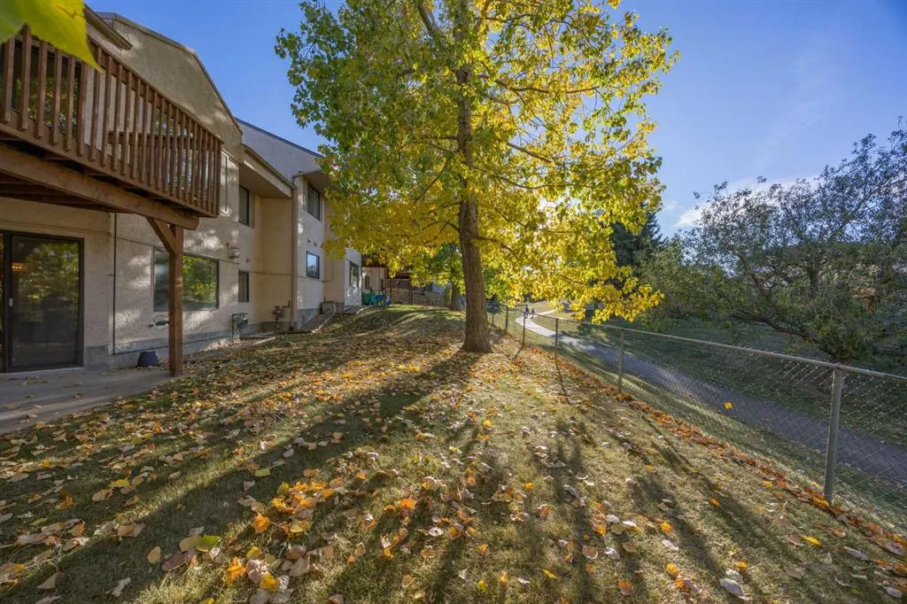 52 Sandarac Circle NW