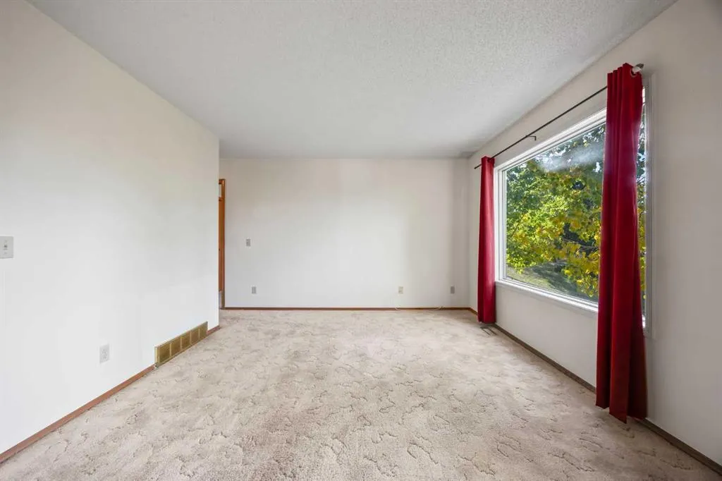 52 Sandarac Circle NW