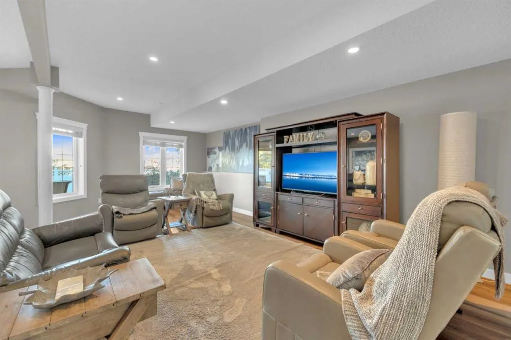 4 Leonard Close