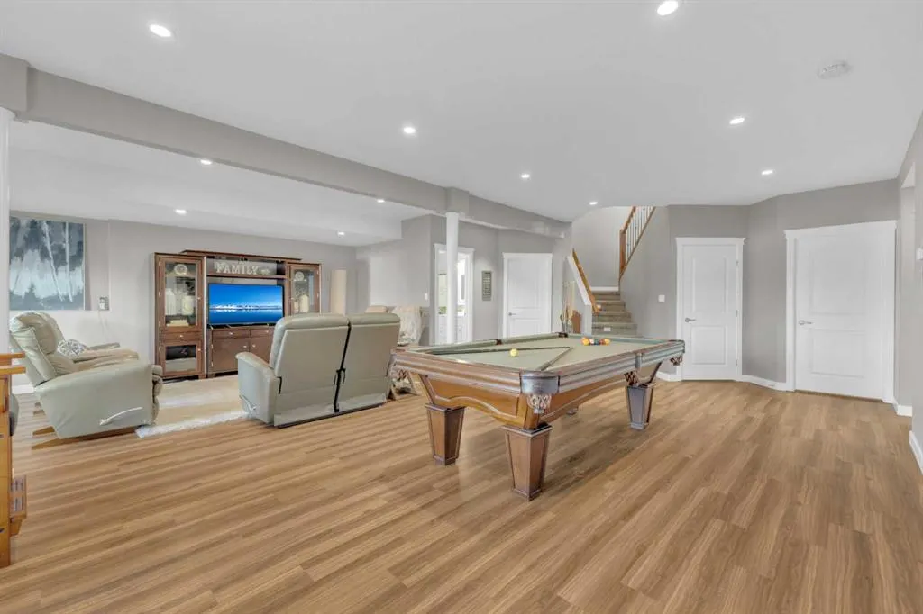 4 Leonard Close