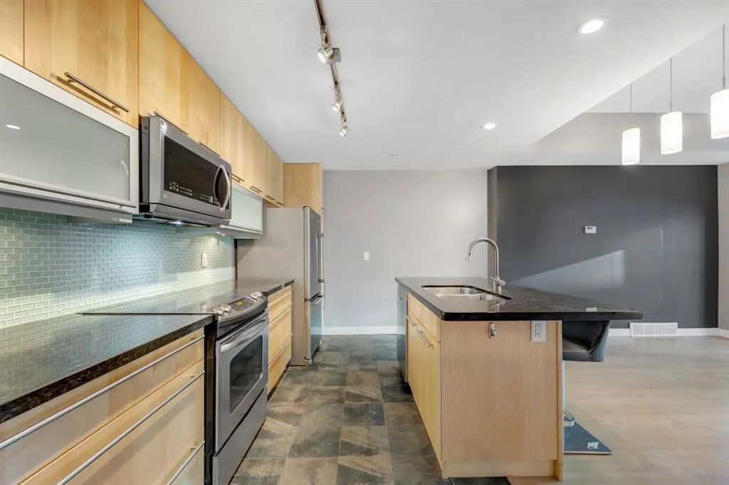215 13 Avenue SW, #201