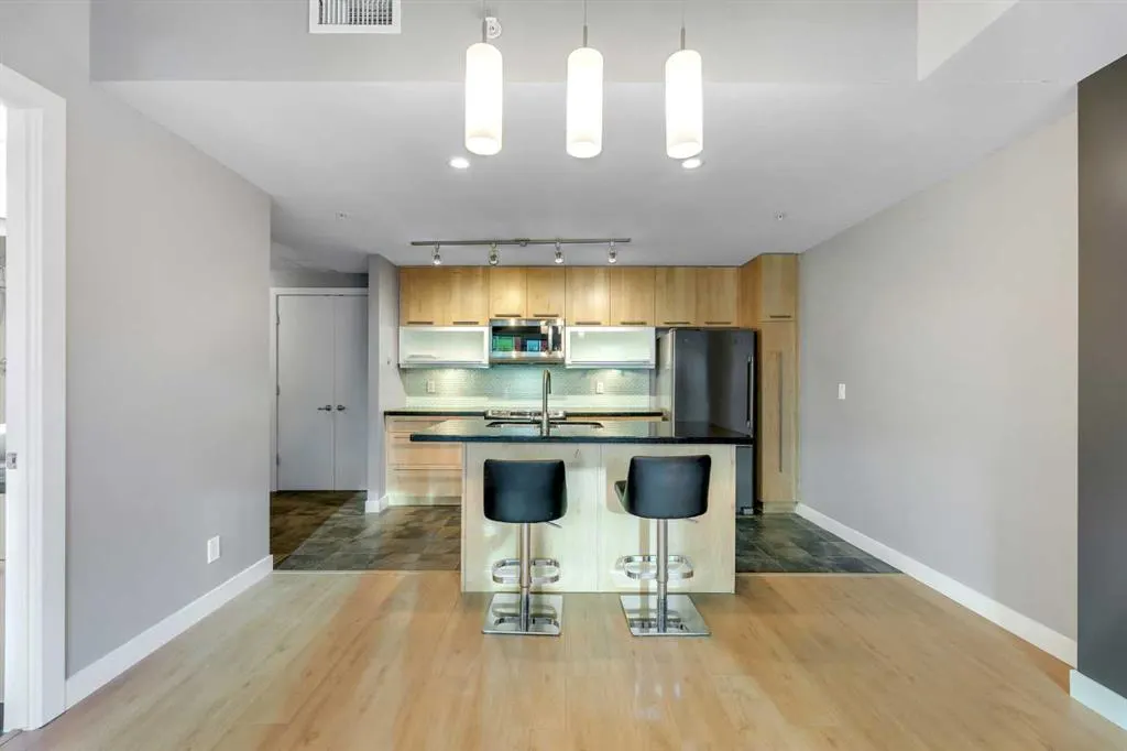 215 13 Avenue SW, #201