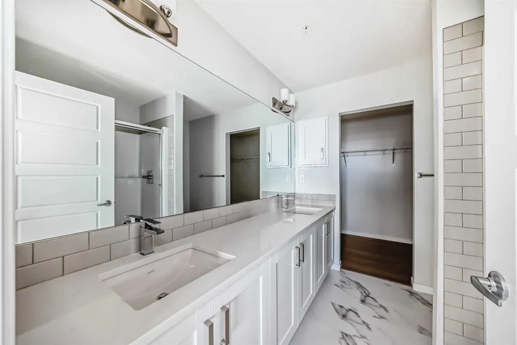 42 Cranbrook Gardens SE, #1305