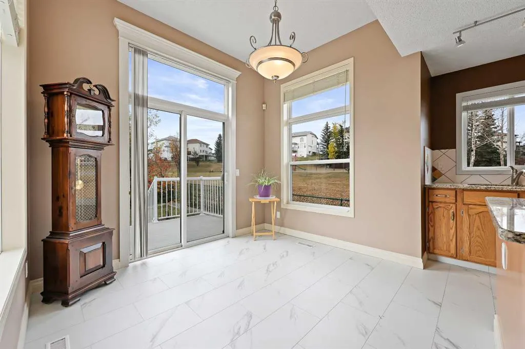 161 Arbour Crest Road NW