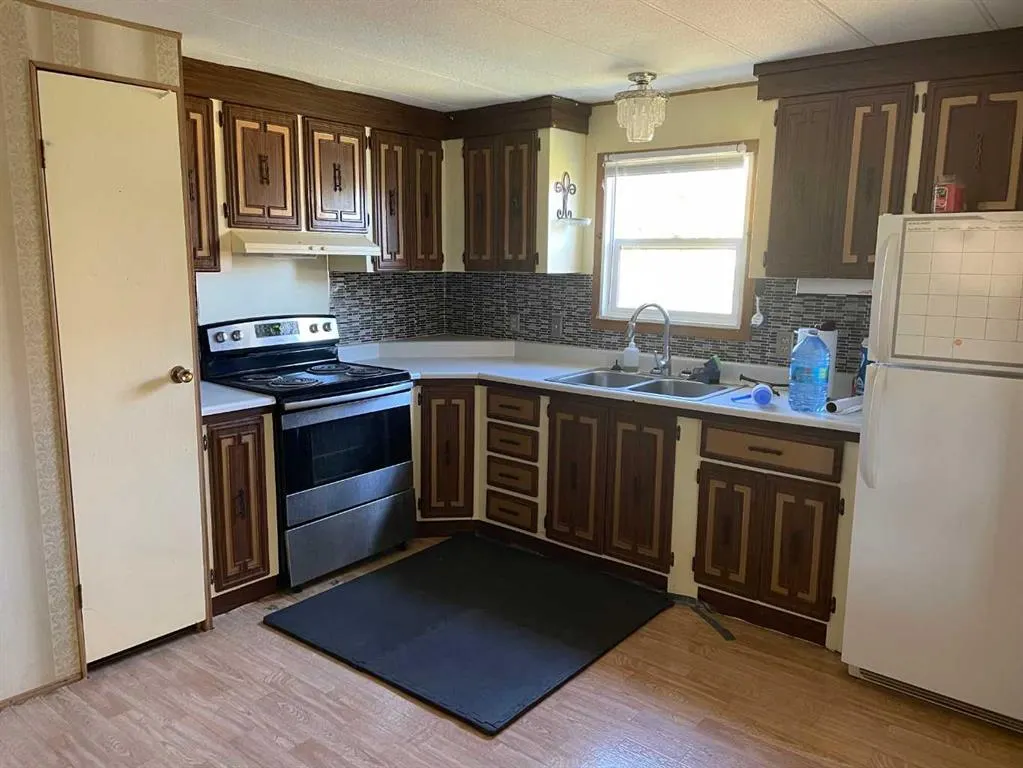 203 11 Street W