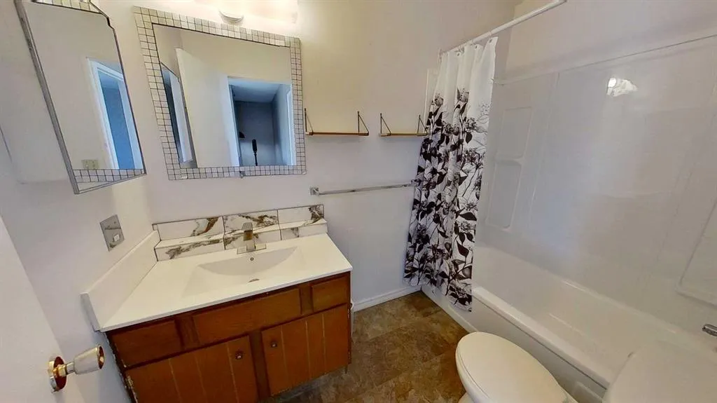 5915 45 Avenue, #B