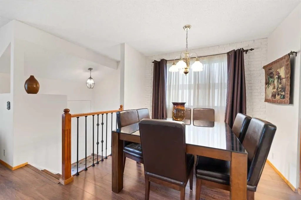 103 Abadan Crescent NE