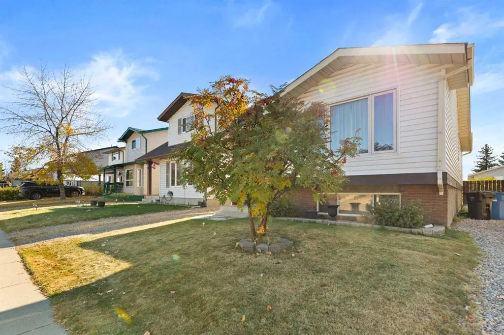 103 Abadan Crescent NE