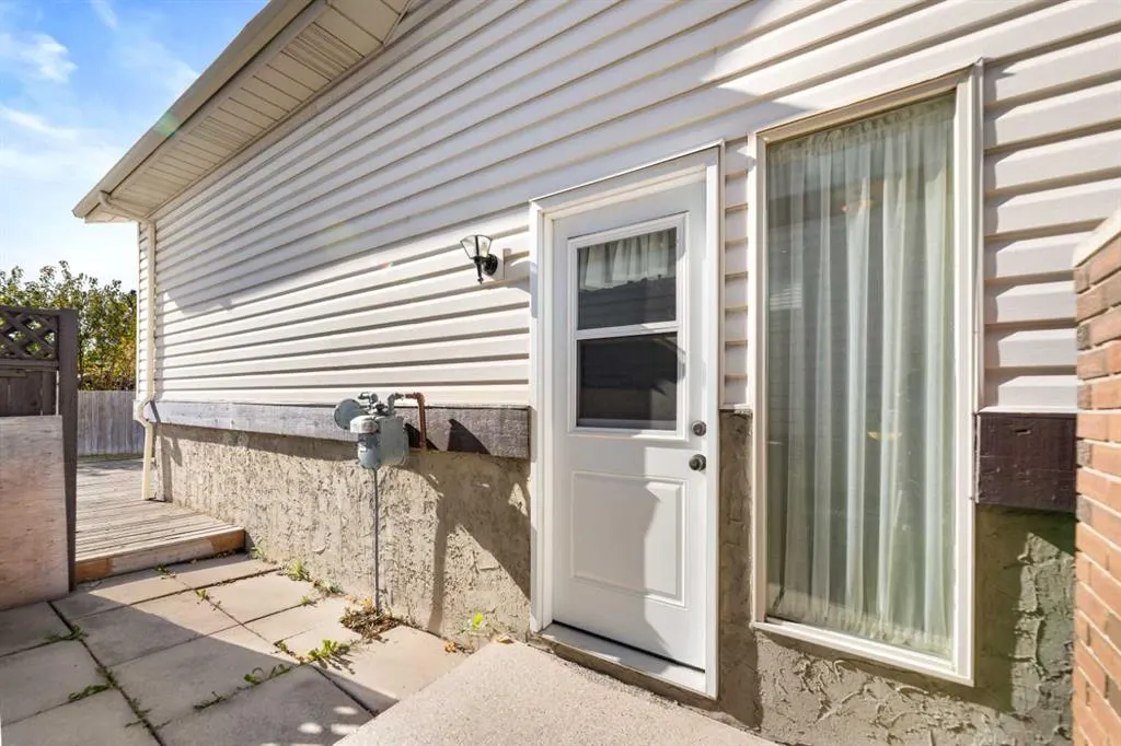 103 Abadan Crescent NE