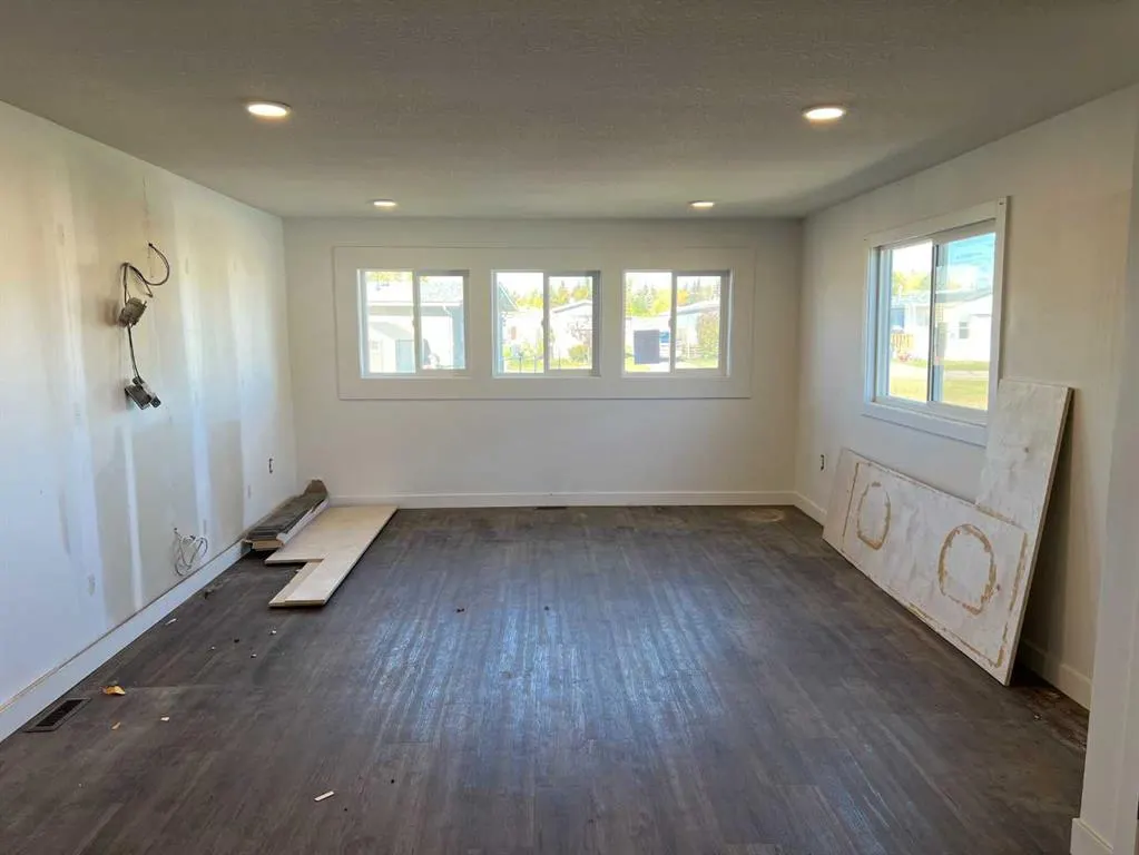 8060 100 Street, #124