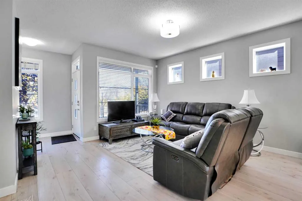 1322 walden Drive SE