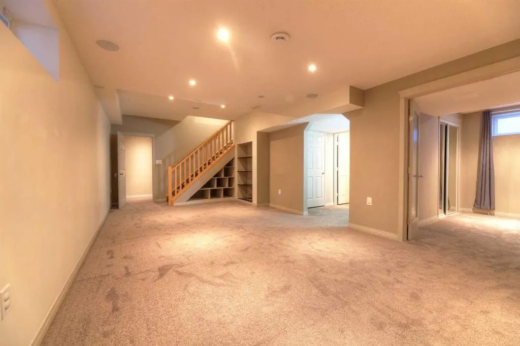 8903 Royal Oak Way NW