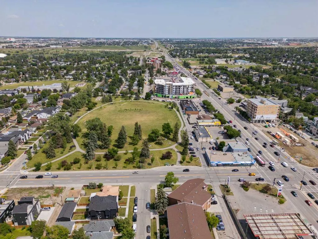 136 21 Avenue NE, #2