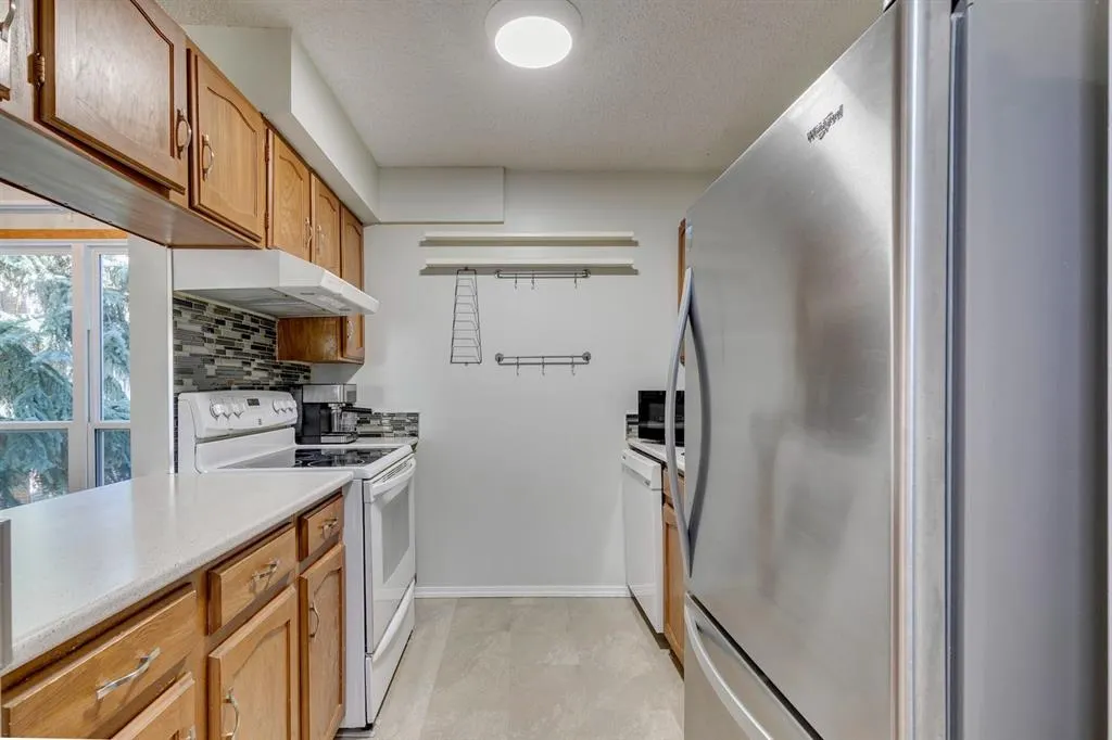860 Midridge Drive SE, #121