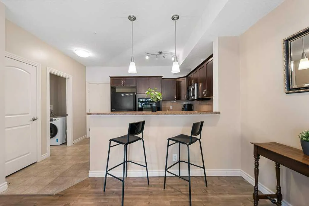 60 Royal Oak Plaza NW, #240