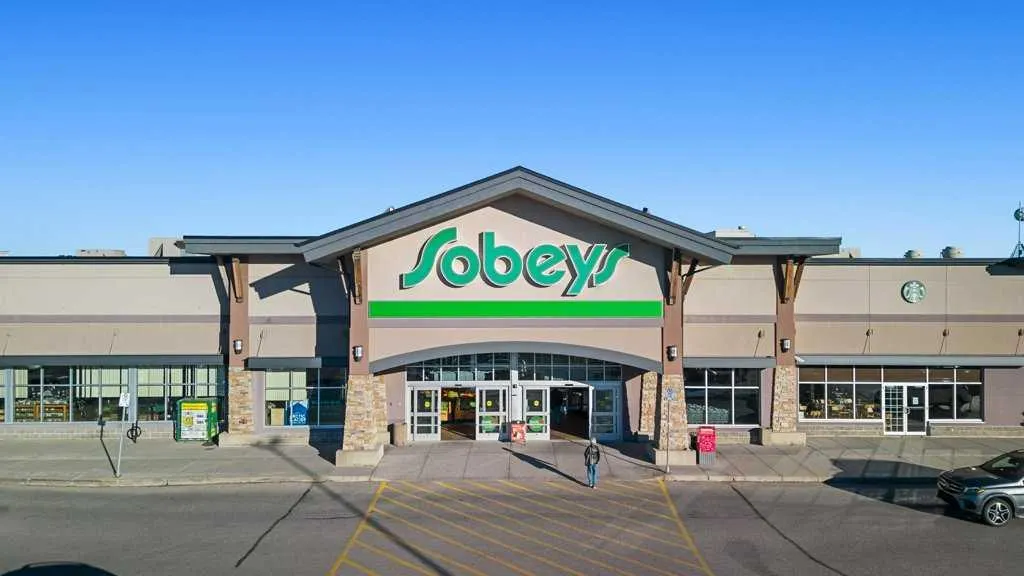 60 Royal Oak Plaza NW, #240