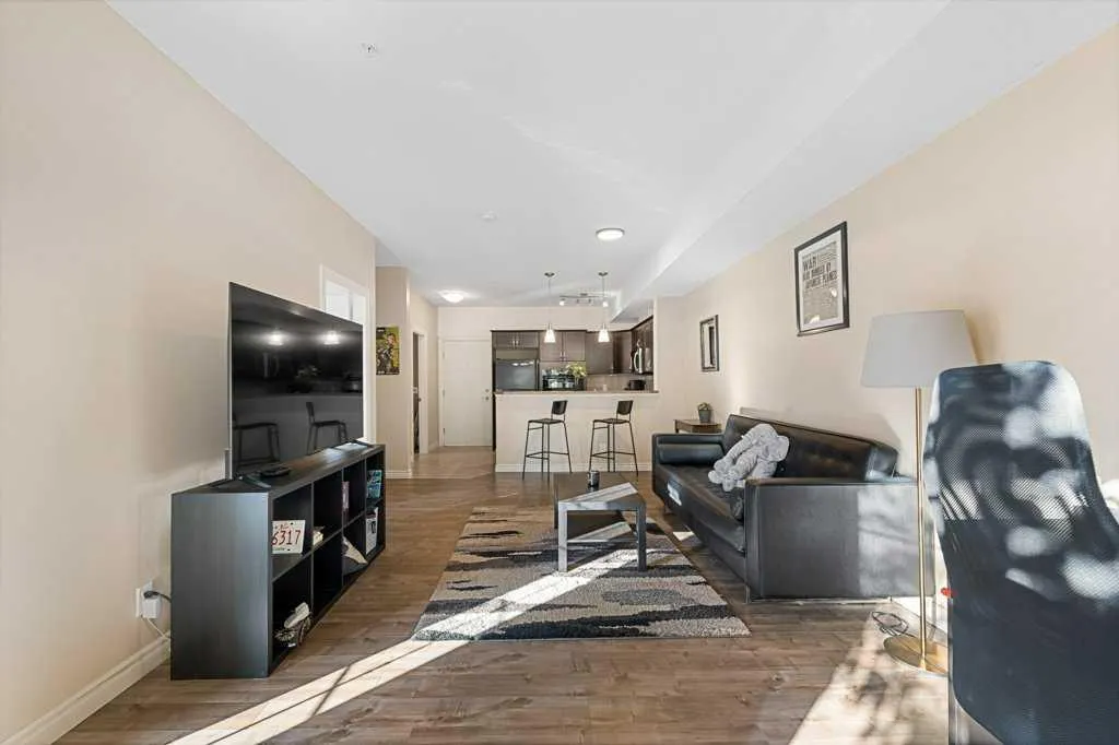 60 Royal Oak Plaza NW, #240