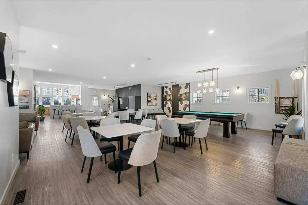 60 Royal Oak Plaza NW, #240