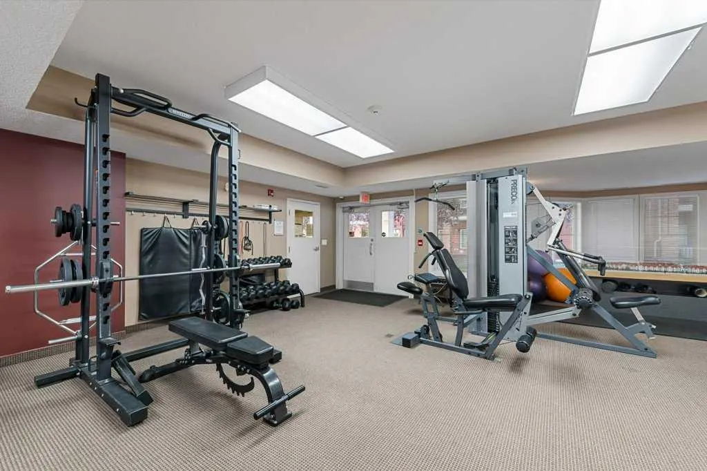 60 Royal Oak Plaza NW, #240