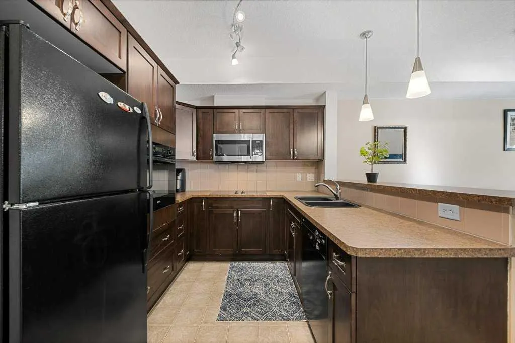60 Royal Oak Plaza NW, #240