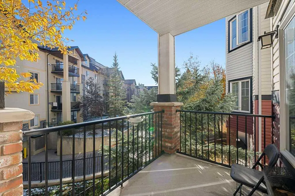 60 Royal Oak Plaza NW, #240