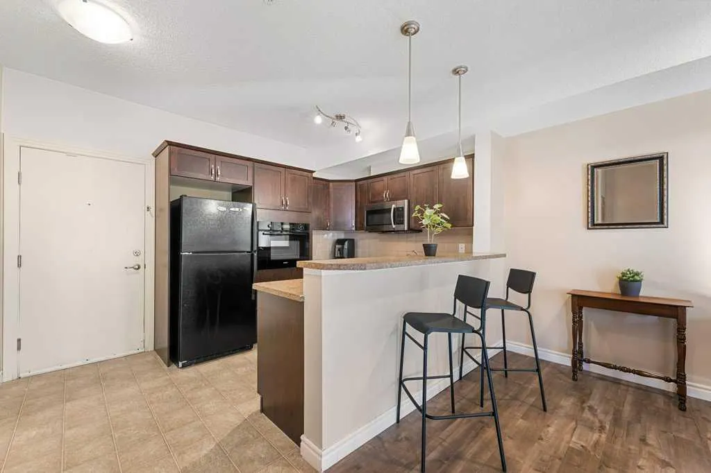 60 Royal Oak Plaza NW, #240