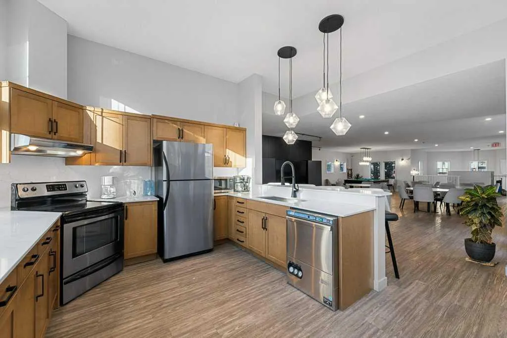 60 Royal Oak Plaza NW, #240