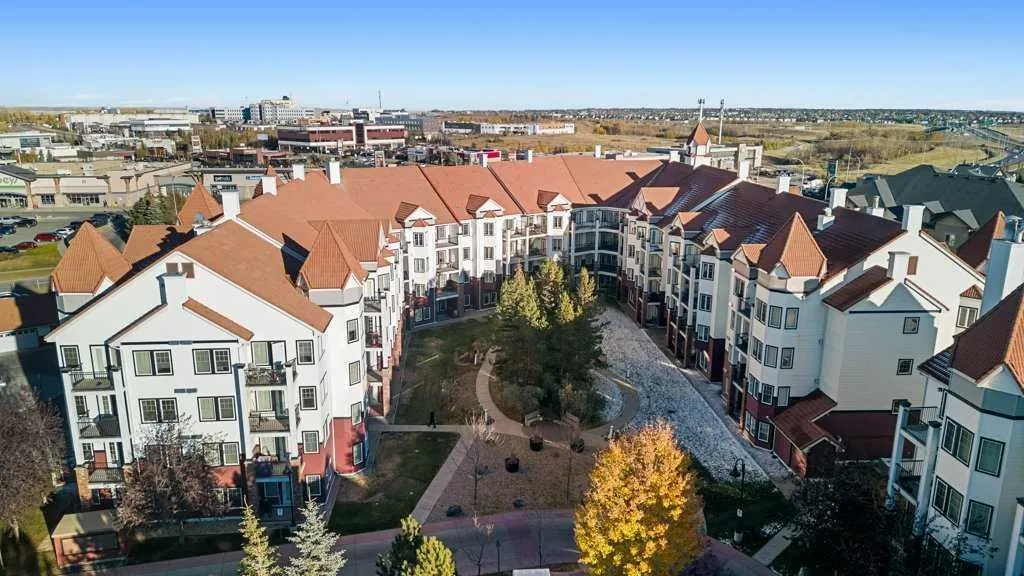60 Royal Oak Plaza NW, #240