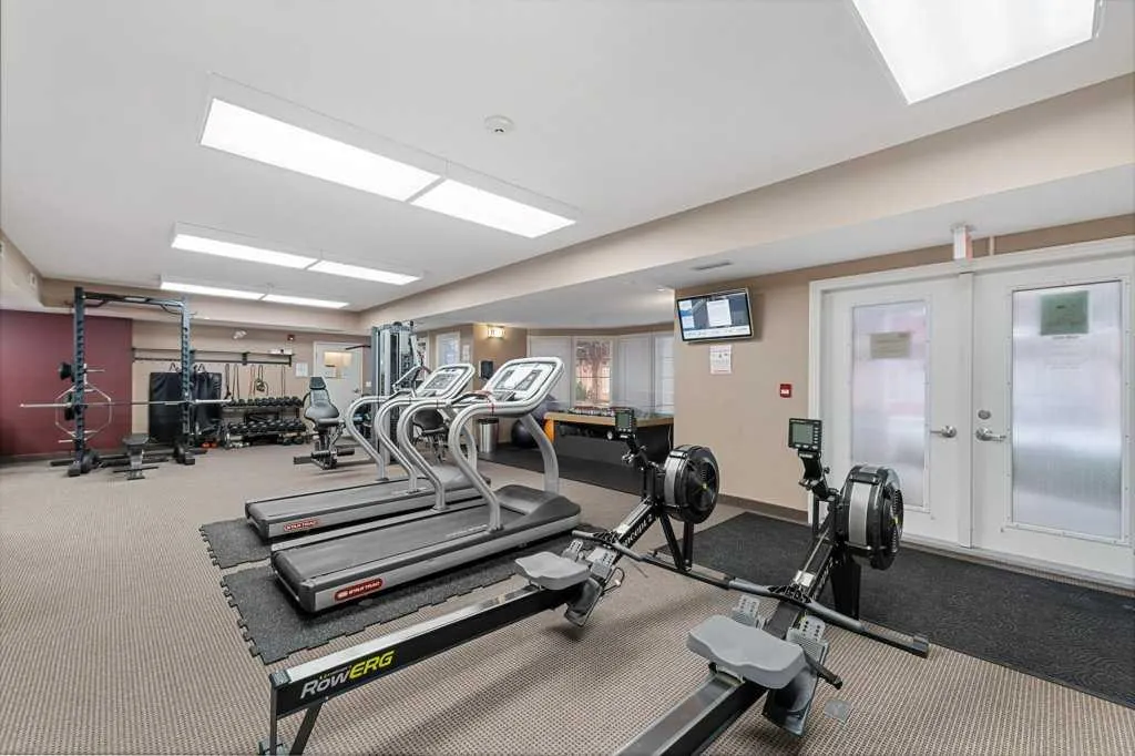 60 Royal Oak Plaza NW, #240
