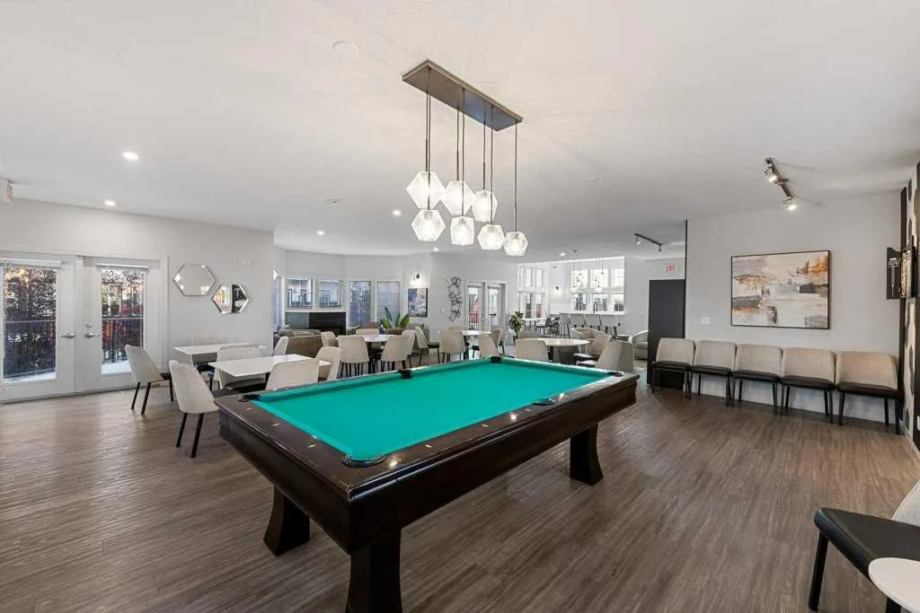 60 Royal Oak Plaza NW, #240