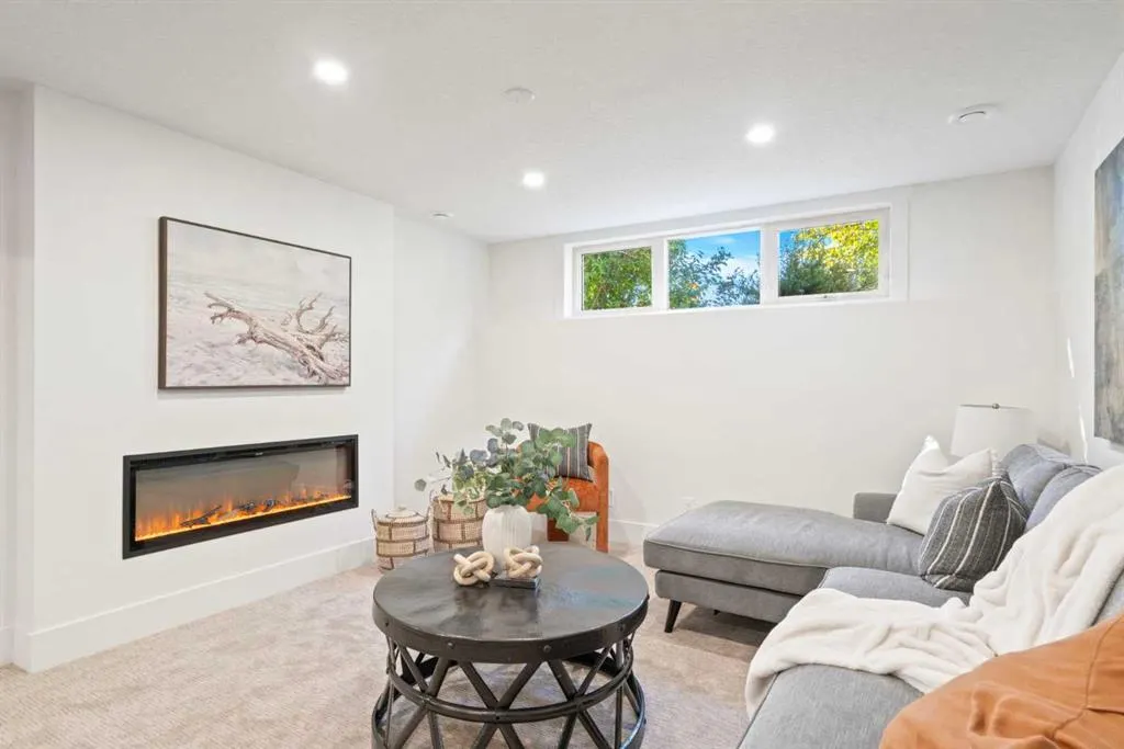 56 Inverness Grove SE