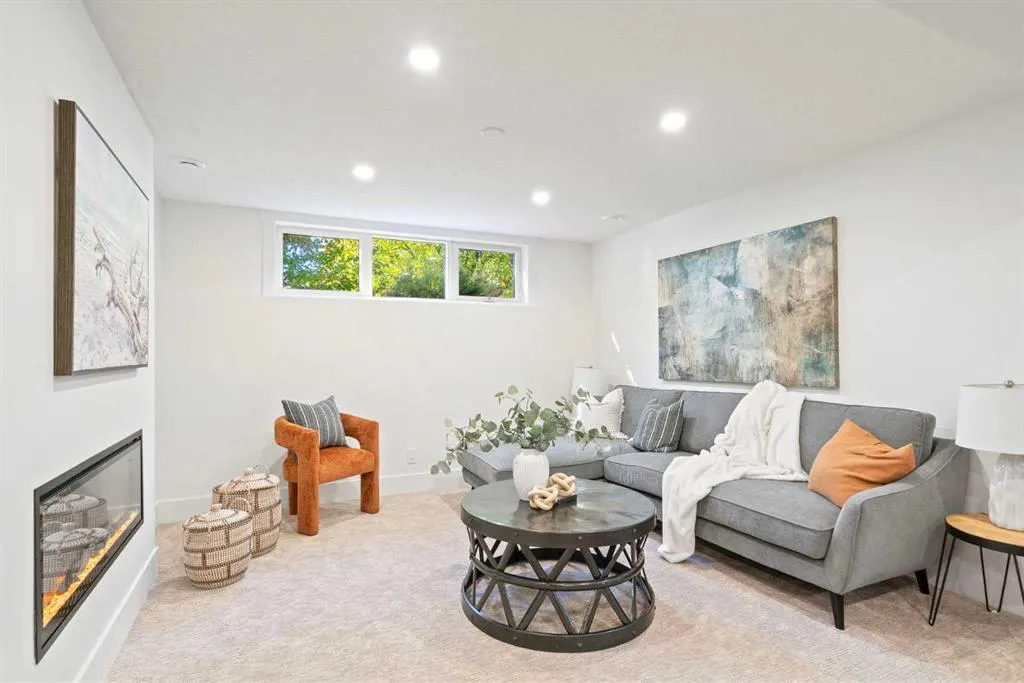 56 Inverness Grove SE