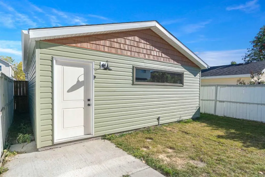 56 Inverness Grove SE