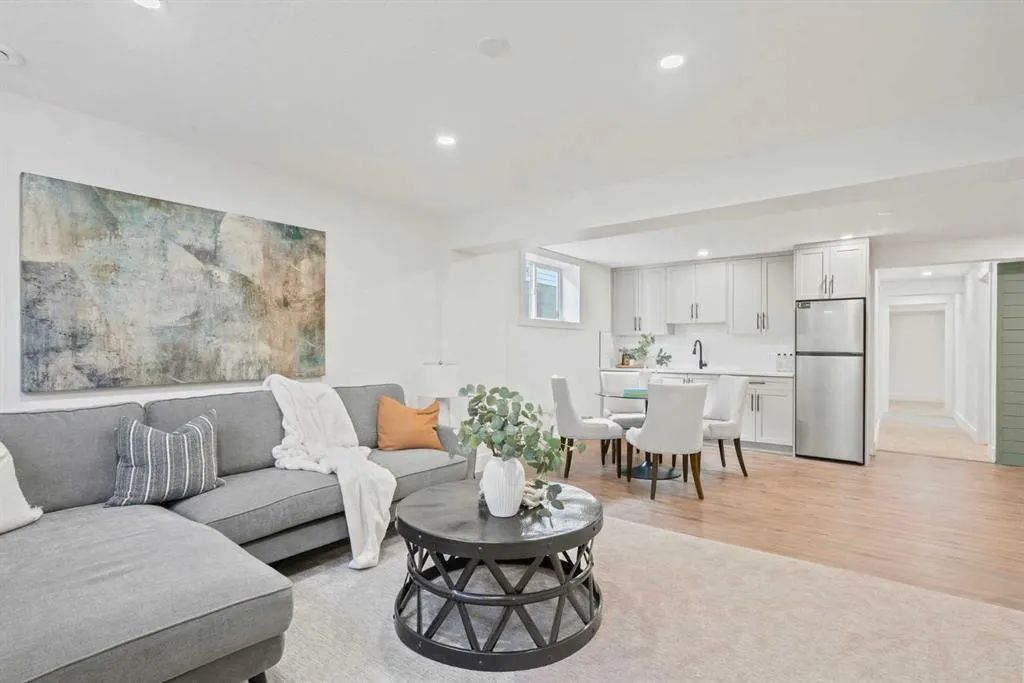 56 Inverness Grove SE