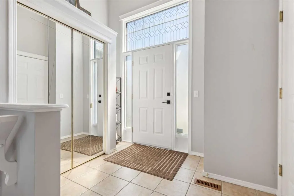 4 Martha's Meadow Place NE