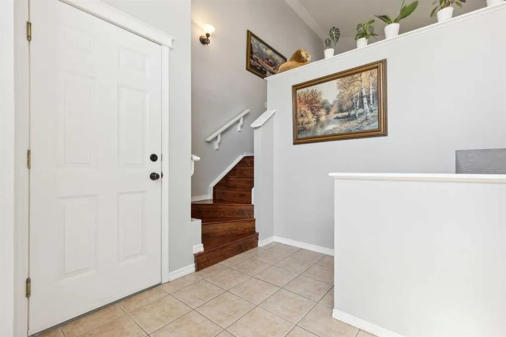 4 Martha's Meadow Place NE