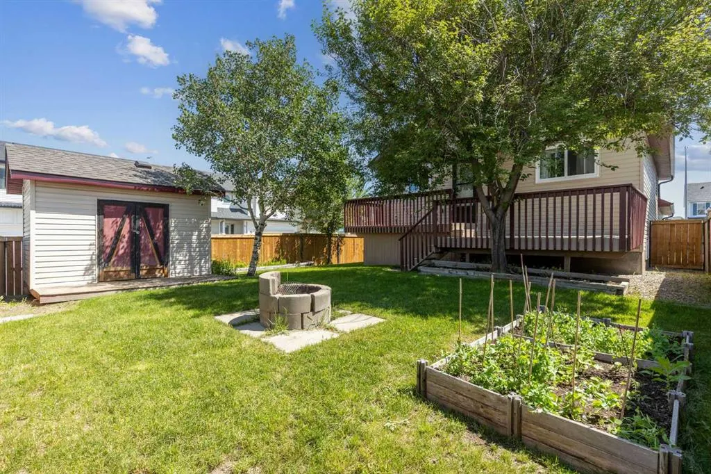 4 Martha's Meadow Place NE