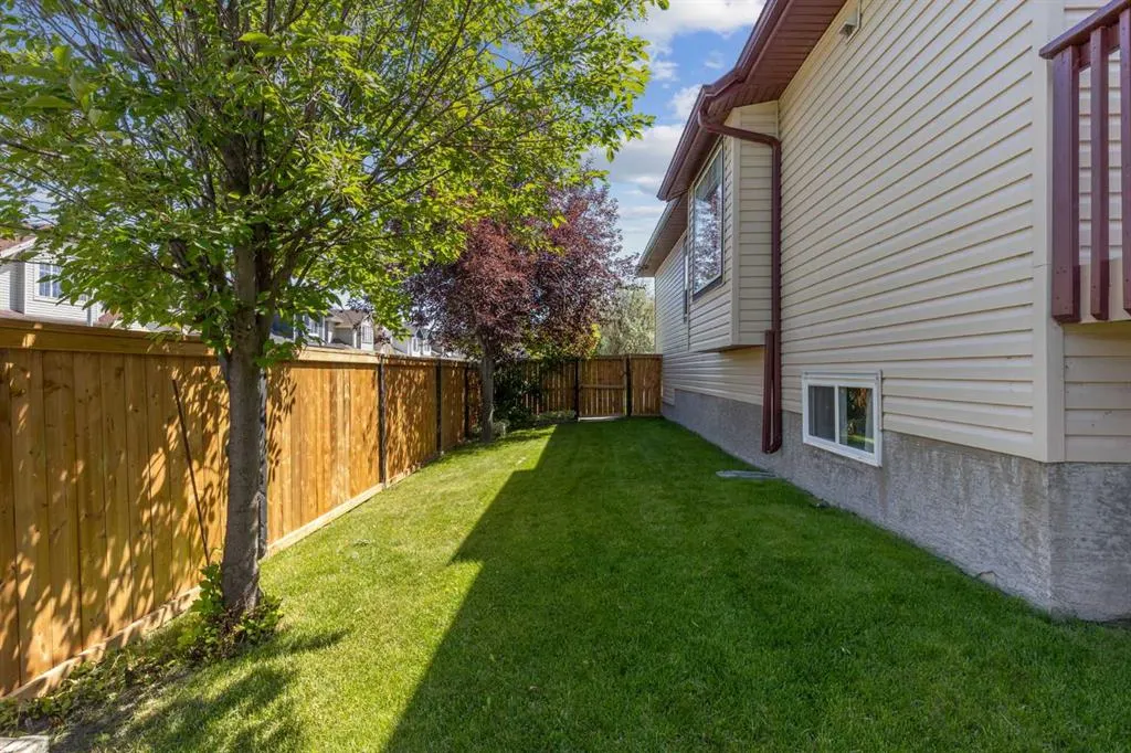 4 Martha's Meadow Place NE