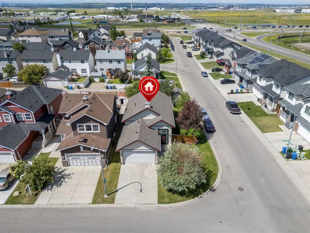 4 Martha's Meadow Place NE