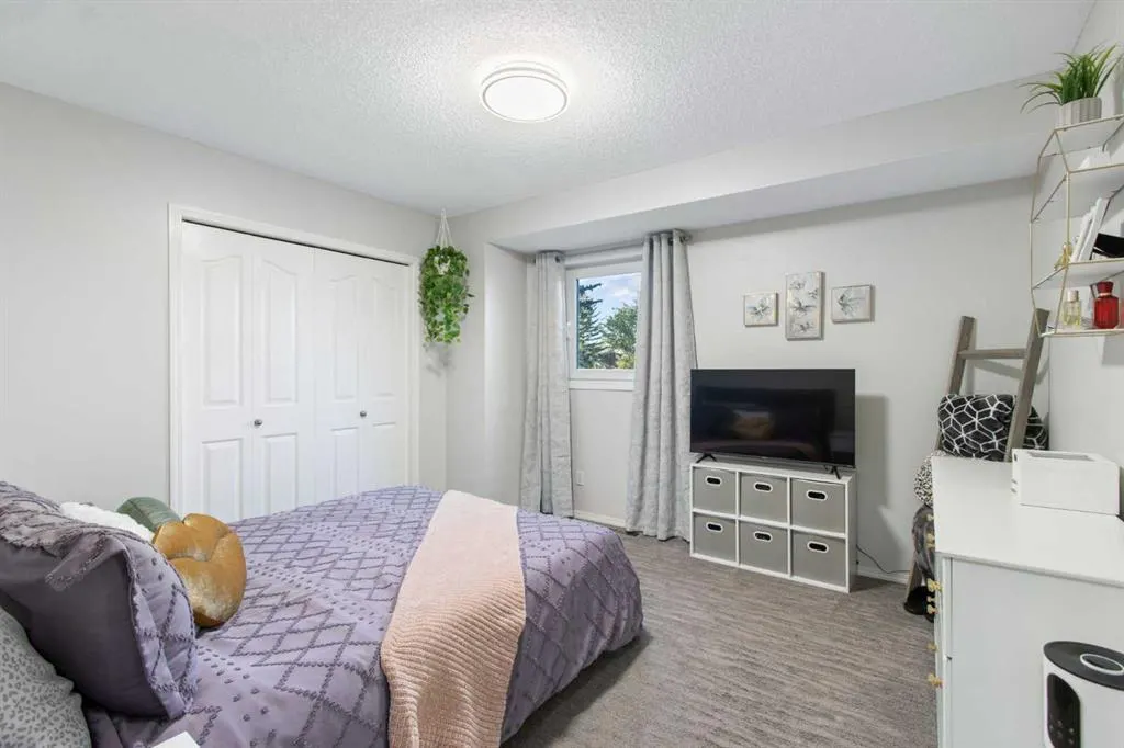 206 Mt Aberdeen Manor SE