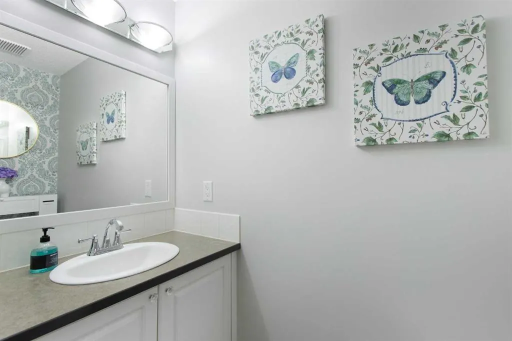 206 Mt Aberdeen Manor SE