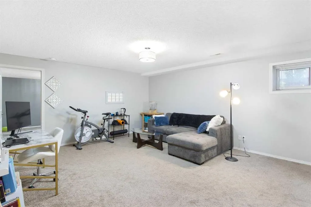 206 Mt Aberdeen Manor SE